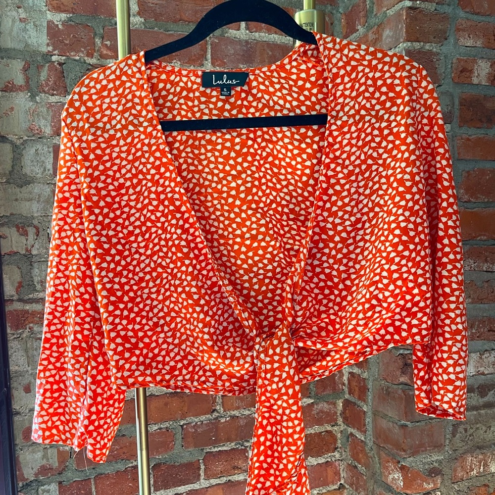 Lulu’s orange floral print tie-front crop top